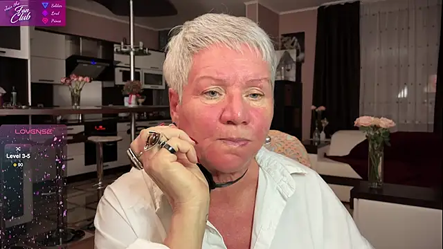 Snapshot of roxana_brooks chatting on March 6, 2025, 4:38 pm roxana brooks online show from March 6, 2025, 4:38 pm