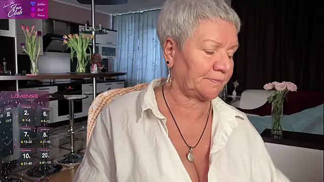 Snapshot of roxana_brooks chatting on March 11, 2025, 1:34 pm roxana brooks online show from March 11, 2025, 1:34 pm