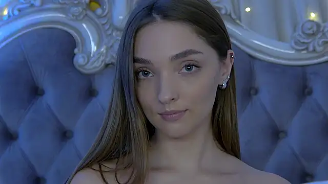 Snapshot of VirginieCruz chatting on February 2, 2025, 11:32 pm VirginieCruz online show from February 2, 2025, 11:32 pm