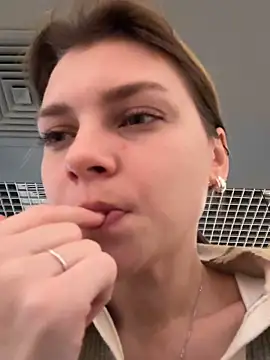 ValenciaShock online show from November 19, 2025, 6:46 am