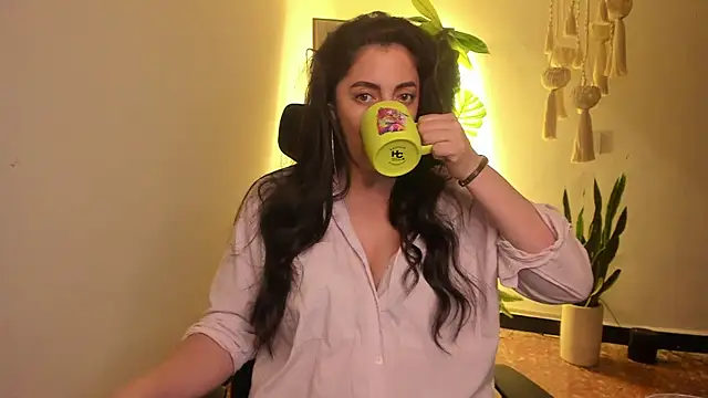 Snapshot of Mala_Bad chatting on December 18, 2024, 3:44 pm Mala Bad online show from December 18, 2024, 3:44 pm