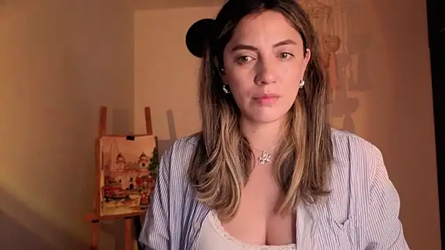 Snapshot of Mala_Bad chatting on October 22, 2025, 2:39 pm Mala Bad online show from October 22, 2025, 2:39 pm