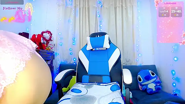 Aleexx    online show from November 16, 2025, 10:32 am