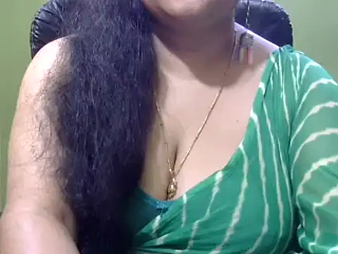 Snapshot of Mona_love143 chatting on November 8, 2025, 10:04 am Mona love143 online show from November 8, 2025, 10:04 am