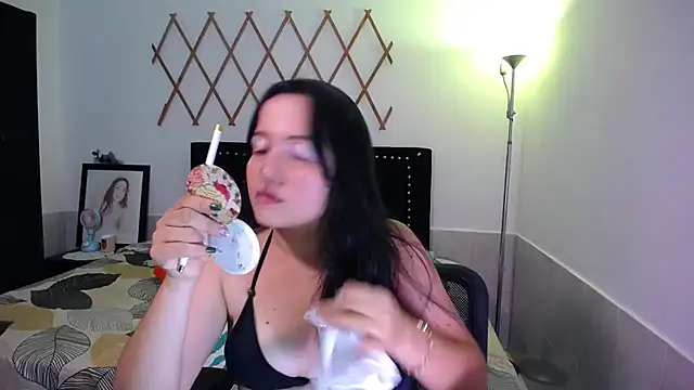 Snapshot of naughty_girl_4u chatting on September 22, 2025, 8:11 pm naughty girl 4u online show from September 22, 2025, 8:11 pm