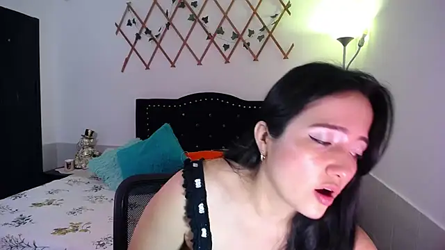 Snapshot of naughty_girl_4u chatting on October 24, 2025, 7:32 pm naughty girl 4u online show from October 24, 2025, 7:32 pm