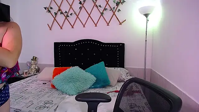 Snapshot of naughty_girl_4u chatting on November 13, 2025, 6:29 pm naughty girl 4u online show from November 13, 2025, 6:29 pm