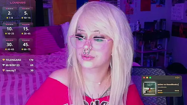 Snapshot of MissRomero chatting on December 2, 2025, 1:22 am MissRomero online show from December 2, 2025, 1:22 am