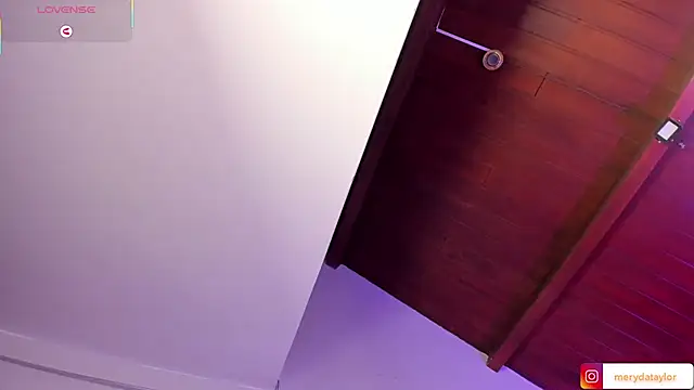 MERIDA TAYLOR online show from February 6, 2025, 12:48 pm