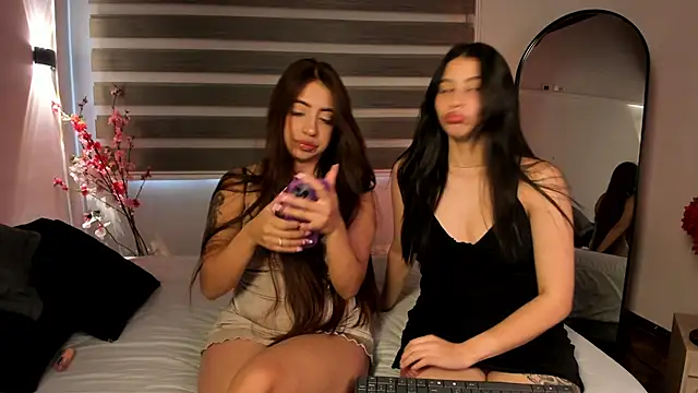 MERIDA TAYLOR online show from September 12, 2025, 3:23 pm