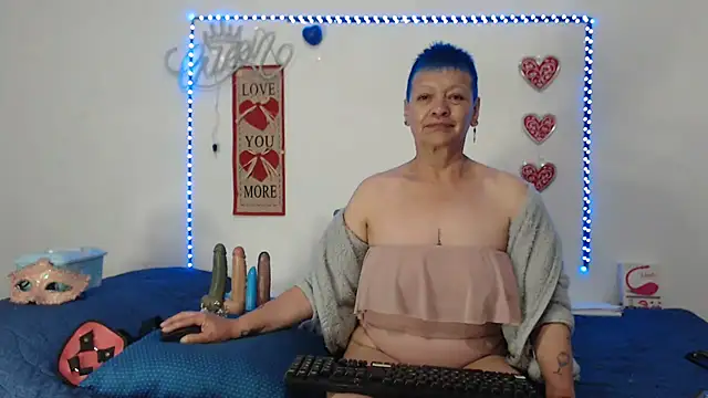 loquitaqueen011 online show from February 9, 2025, 8:02 pm