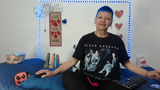 loquitaqueen011 online show from February 27, 2025, 8:20 pm