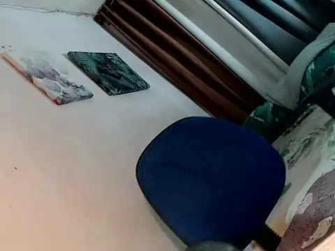 Snapshot of SweetlovelyLhena chatting on December 1, 2025, 5:29 pm SweetlovelyLhena online show from December 1, 2025, 5:29 pm