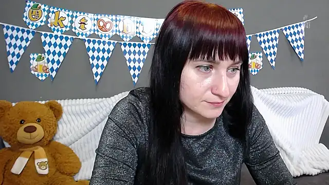 NinaFlawlees online show from September 28, 2025, 12:10 pm