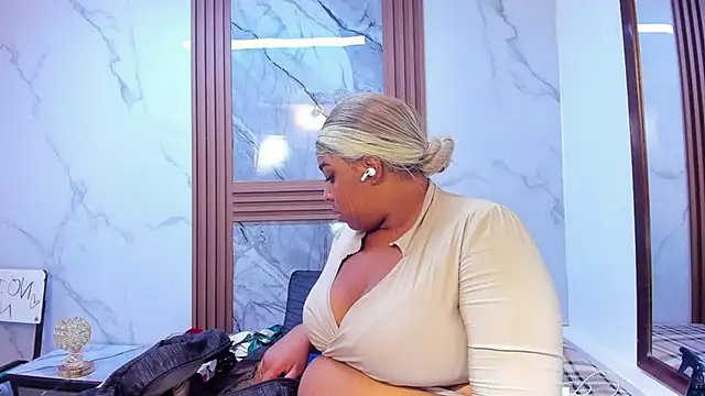 Snapshot of HannyMansonh chatting on February 13, 2025, 3:39 am HannyMansonh online show from February 13, 2025, 3:39 am