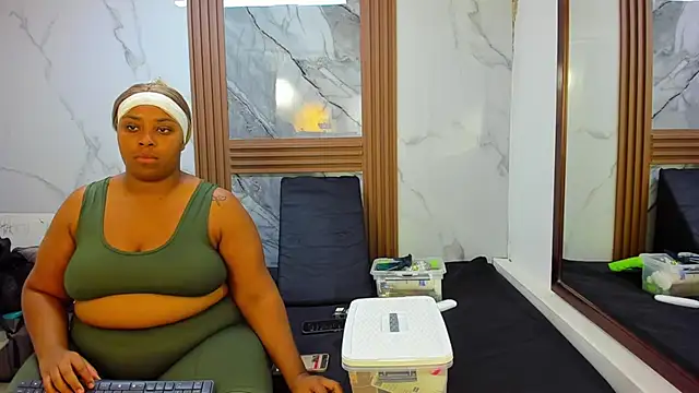 Snapshot of HannyMansonh chatting on March 1, 2025, 3:10 am HannyMansonh online show from March 1, 2025, 3:10 am