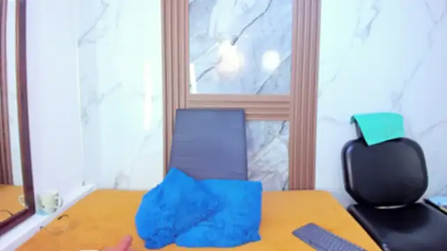 Snapshot of HannyMansonh chatting on November 16, 2025, 3:45 am HannyMansonh online show from November 16, 2025, 3:45 am