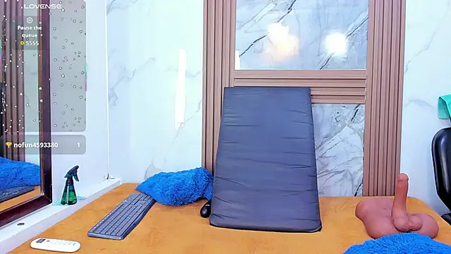 Snapshot of HannyMansonh chatting on November 29, 2025, 3:37 pm HannyMansonh online show from November 29, 2025, 3:37 pm