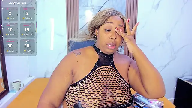 Snapshot of HannyMansonh chatting on December 4, 2025, 3:27 am HannyMansonh online show from December 4, 2025, 3:27 am