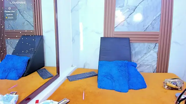 Snapshot of HannyMansonh chatting on December 14, 2025, 3:56 am HannyMansonh online show from December 14, 2025, 3:56 am