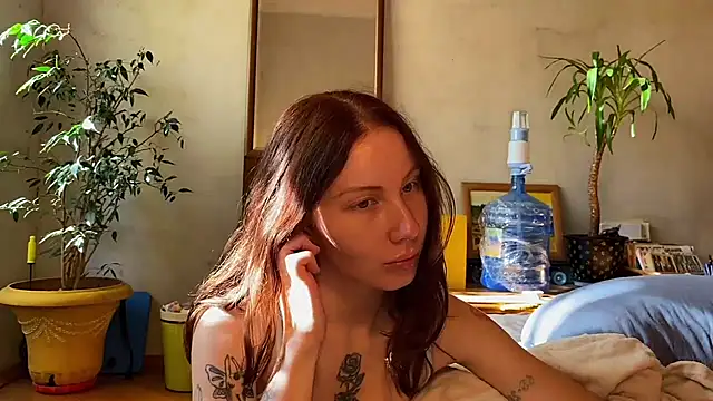 elfess online show from October 8, 2025, 10:02 am