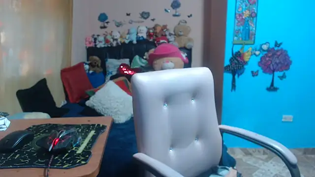 Snapshot of milfeddy_ chatting on October 6, 2025, 8:17 pm milfeddy online show from October 6, 2025, 8:17 pm