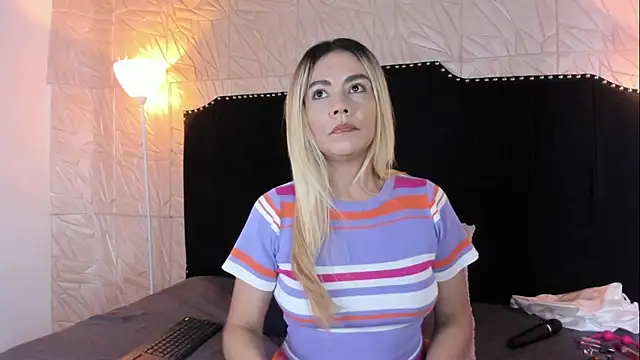 JennyRouse01 online show from September 18, 2025, 11:12 am