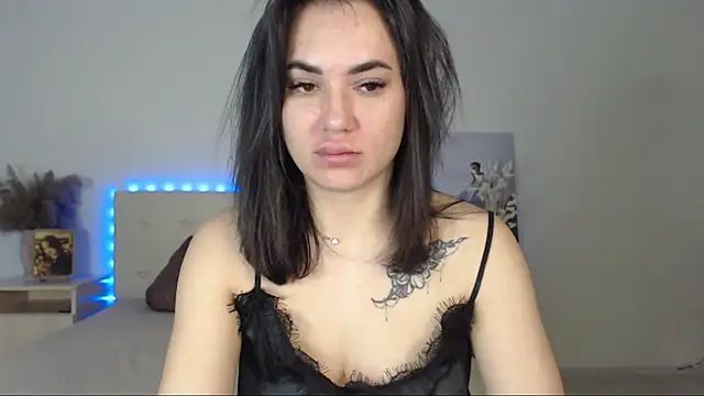 Snapshot of RoxannePure chatting on March 3, 2025, 2:04 am RoxannePure online show from March 3, 2025, 2:04 am