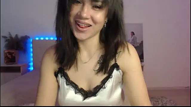 Snapshot of RoxannePure chatting on October 16, 2025, 3:29 am RoxannePure online show from October 16, 2025, 3:29 am