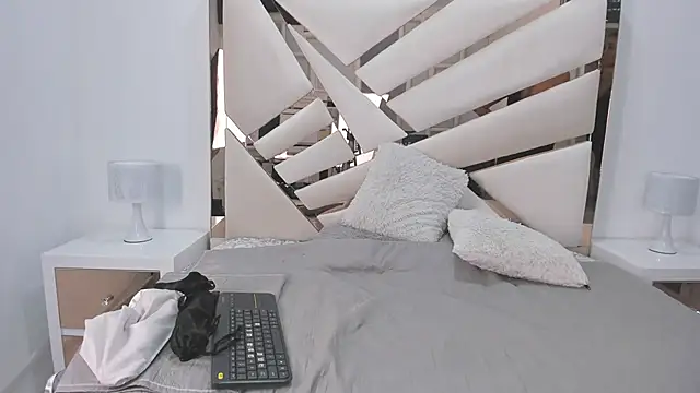 Snapshot of Naughty__Mom chatting on February 1, 2025, 7:44 pm Naughty Mom online show from February 1, 2025, 7:44 pm