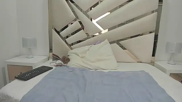 Snapshot of Naughty__Mom chatting on March 7, 2025, 12:23 pm Naughty Mom online show from March 7, 2025, 12:23 pm