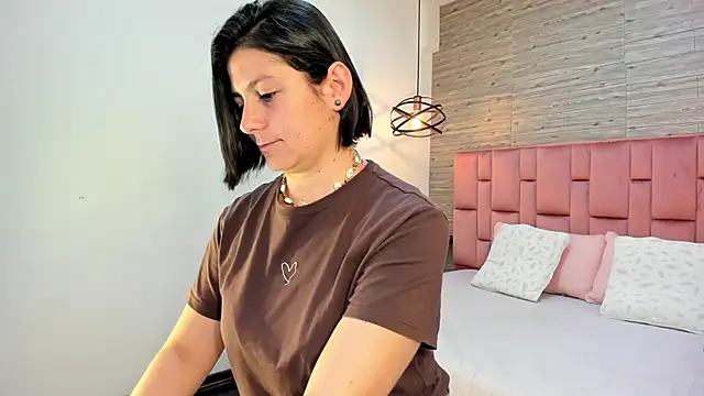 Snapshot of SarahDeyvis chatting on January 21, 2025, 2:15 pm SarahDeyvis online show from January 21, 2025, 2:15 pm