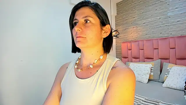 Snapshot of SarahDeyvis chatting on February 14, 2025, 7:33 pm SarahDeyvis online show from February 14, 2025, 7:33 pm