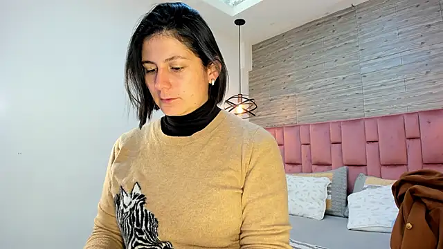 Snapshot of SarahDeyvis chatting on February 17, 2025, 2:04 pm SarahDeyvis online show from February 17, 2025, 2:04 pm