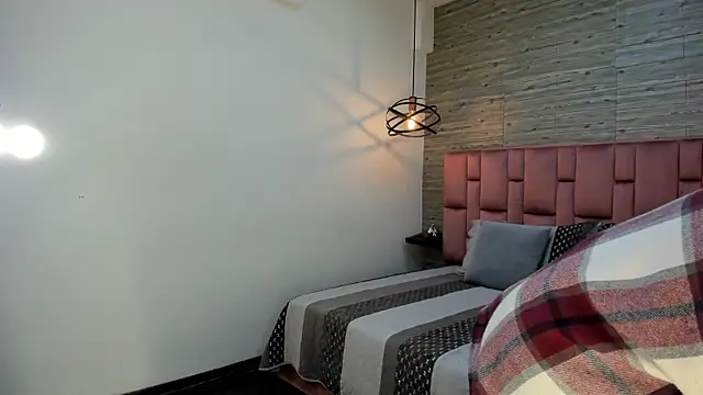 Snapshot of SarahDeyvis chatting on February 19, 2025, 1:06 pm SarahDeyvis online show from February 19, 2025, 1:06 pm