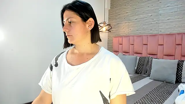 Snapshot of SarahDeyvis chatting on February 21, 2025, 7:32 pm SarahDeyvis online show from February 21, 2025, 7:32 pm