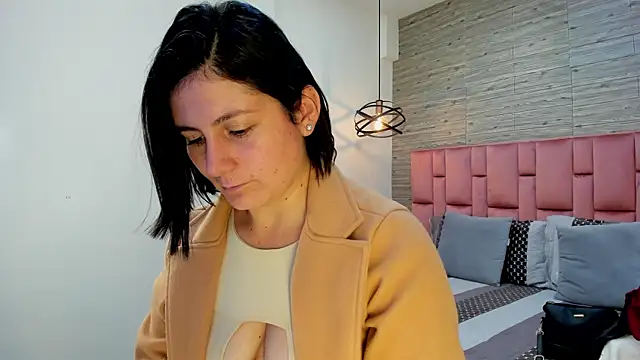 Snapshot of SarahDeyvis chatting on February 26, 2025, 2:14 pm SarahDeyvis online show from February 26, 2025, 2:14 pm