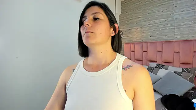 Snapshot of SarahDeyvis chatting on March 8, 2025, 8:35 pm SarahDeyvis online show from March 8, 2025, 8:35 pm