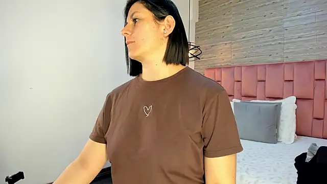 Snapshot of SarahDeyvis chatting on March 18, 2025, 10:48 pm SarahDeyvis online show from March 18, 2025, 10:48 pm