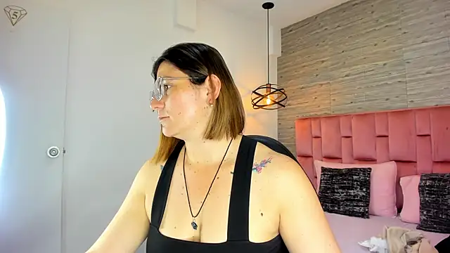 Snapshot of SarahDeyvis chatting on September 11, 2025, 4:51 pm SarahDeyvis online show from September 11, 2025, 4:51 pm