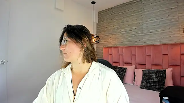 Snapshot of SarahDeyvis chatting on September 17, 2025, 4:08 pm SarahDeyvis online show from September 17, 2025, 4:08 pm