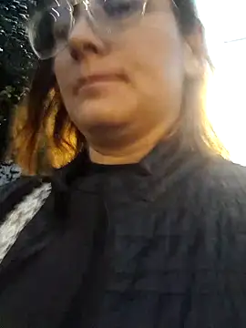 Snapshot of SarahDeyvis chatting on October 31, 2025, 10:38 am SarahDeyvis online show from October 31, 2025, 10:38 am