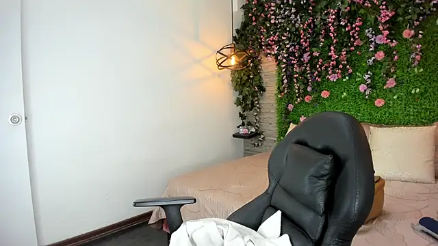 Snapshot of SarahDeyvis chatting on December 2, 2025, 1:17 pm SarahDeyvis online show from December 2, 2025, 1:17 pm