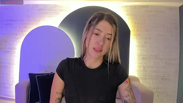 EveBensonX online show from January 30, 2025, 12:16 pm