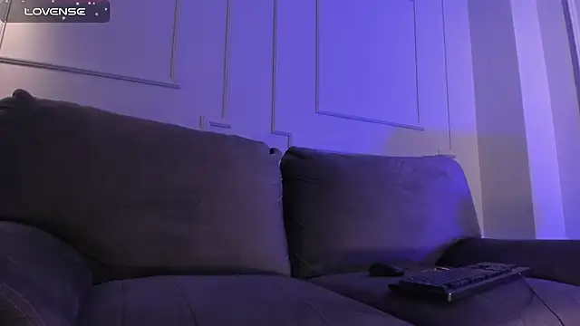 EveBensonX online show from February 1, 2025, 3:28 pm