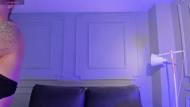 EveBensonX online show from February 3, 2025, 11:42 am