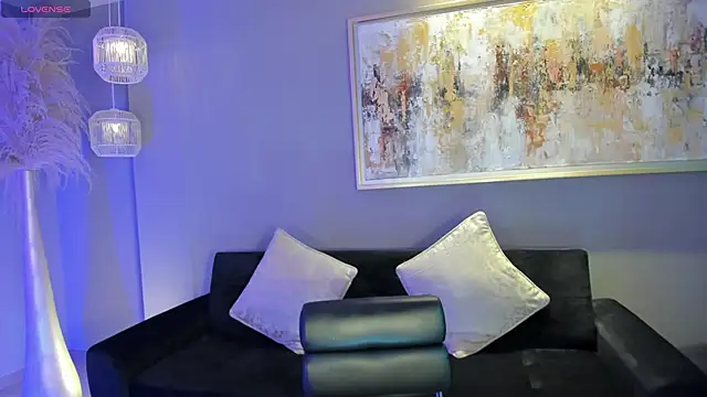 EveBensonX online show from February 12, 2025, 12:33 pm