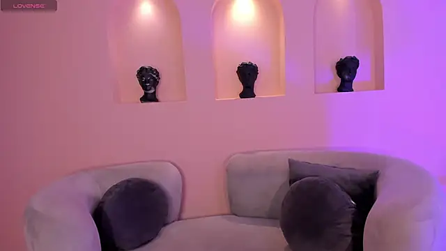 EveBensonX online show from February 16, 2025, 12:43 pm