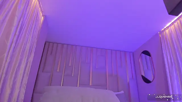 EveBensonX online show from February 18, 2025, 6:04 pm