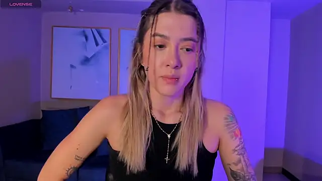 EveBensonX online show from March 4, 2025, 12:01 pm